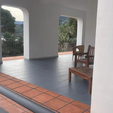 Vila Kalura Sea View *
